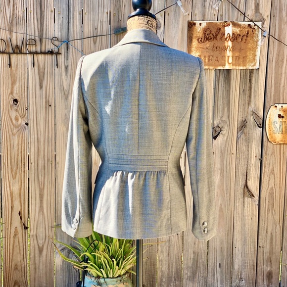 TAHARI 2 Button Blazer in Gray size 6 - Picture 3 of 8